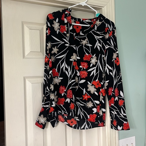 Calvin Klein Itai Pleat Shoulder detail blouse NWT - Picture 2 of 3